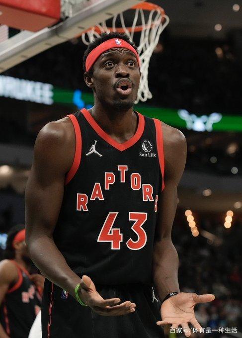 AYX爱游戏 西亚卡姆重返赛场，表现优异首场状态出色，掘金观众沸腾！赛场气氛高涨