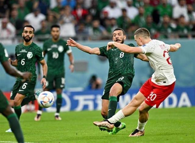 AYX爱游戏莱万多夫斯基在美国队比赛中反败为胜，比赛局势复杂引发热议！气势如虹延续的简单介绍