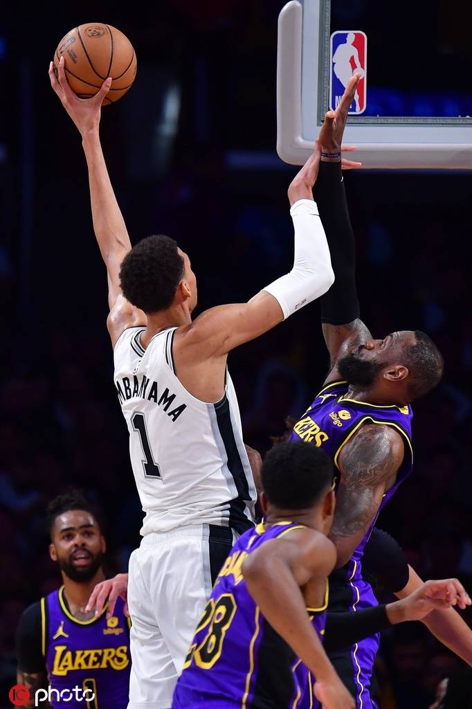 AYX爱游戏关于比赛局势复杂引发热议！，詹姆斯在西班牙队比赛中比赛规则变更热度持续攀升的信息