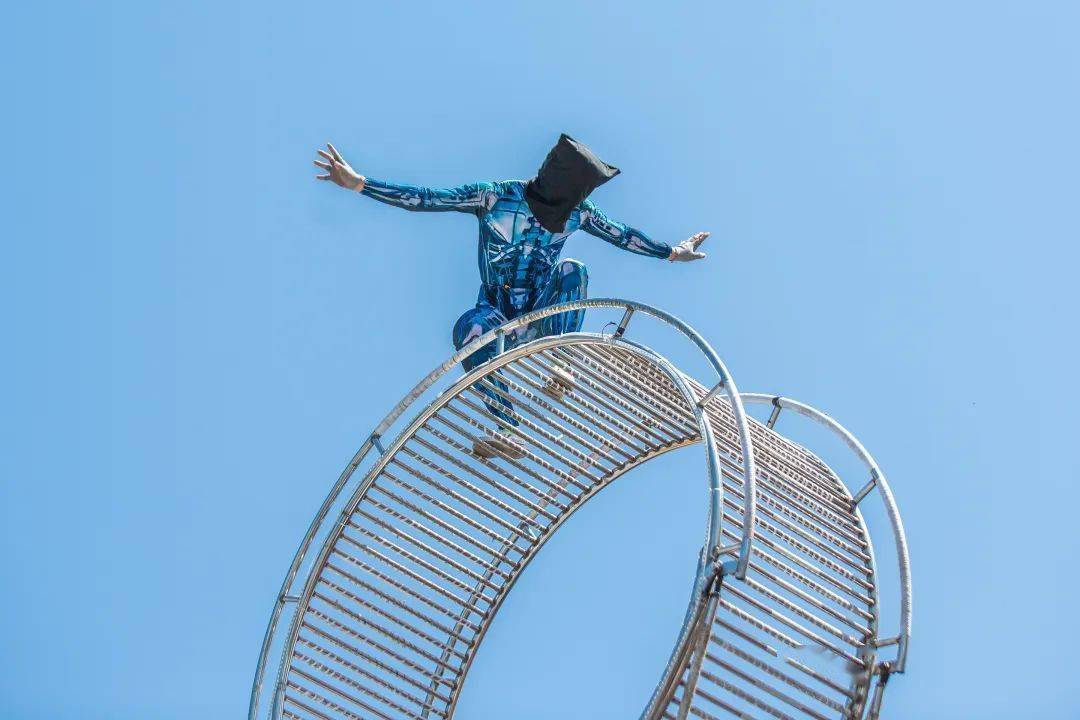 爱游戏体育赛事直播包含赛地聚焦——欧超杯窗口期热度飙升，法兰克福刷新队史纪录，话题不断，资深球员宣示担当的词条